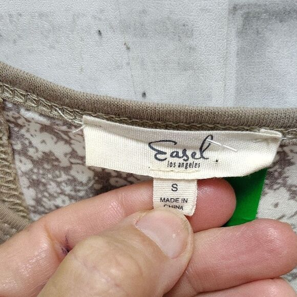 Easel Taupe Floral Ruffle Hem Tunic - Picture 2 of 3